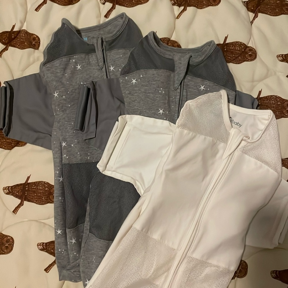 Three NWOT SNOO sacks